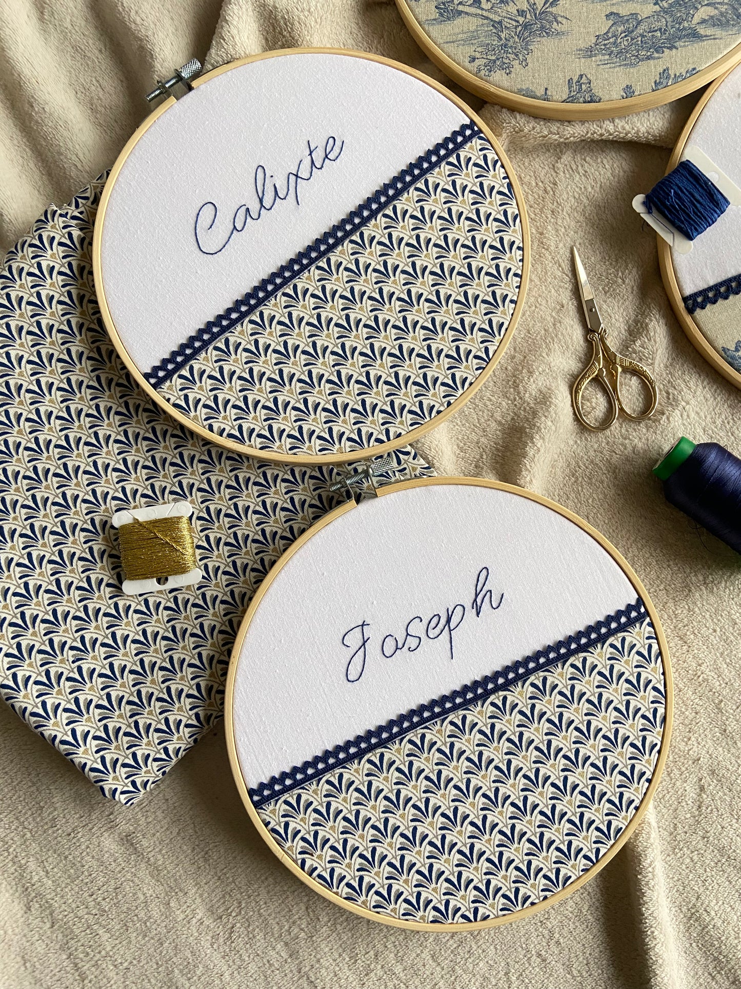 L’Élégant, broderie naissance
