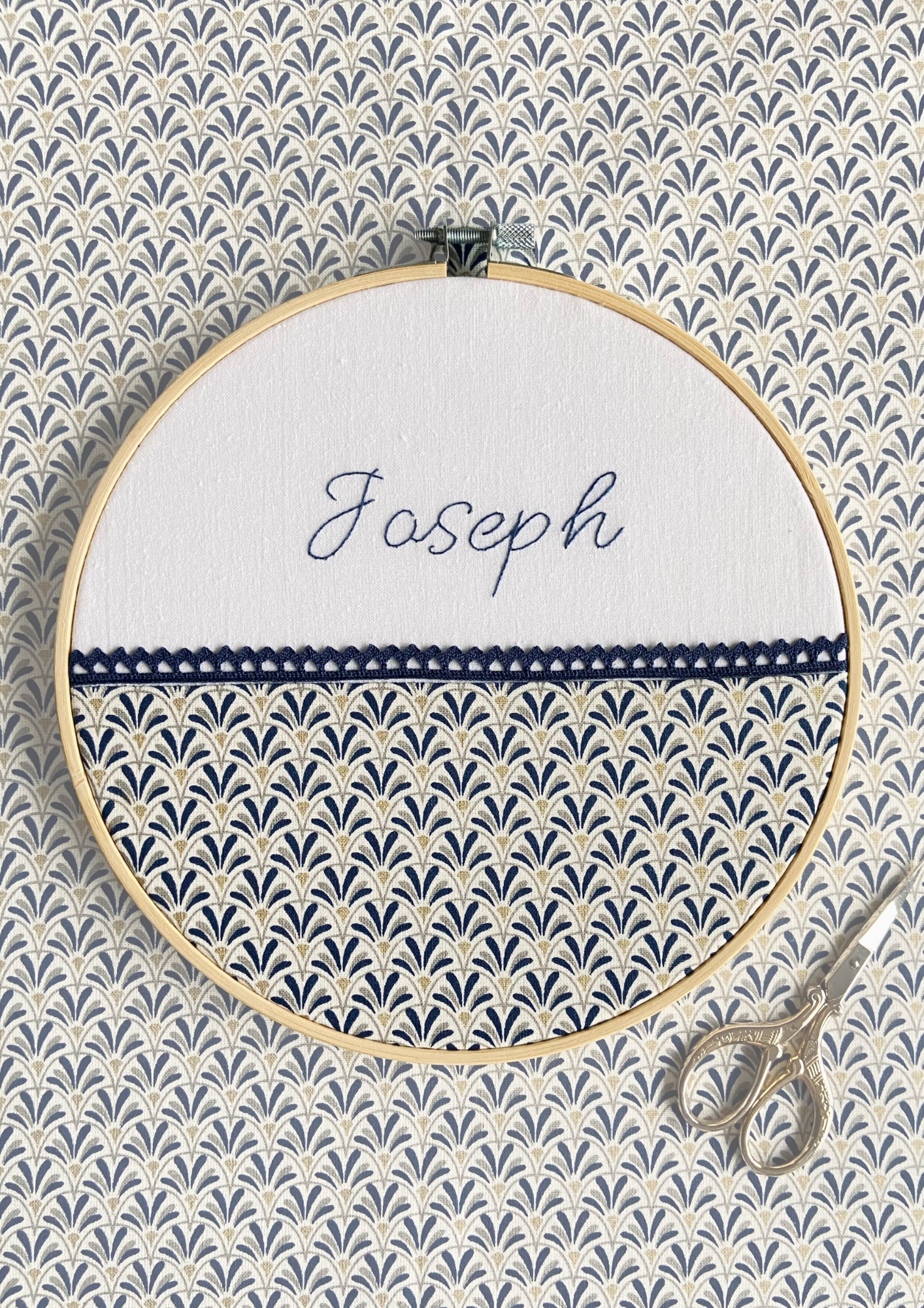 L’Élégant, broderie naissance