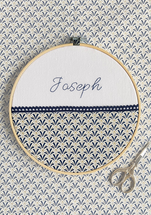 L’Élégant, broderie naissance