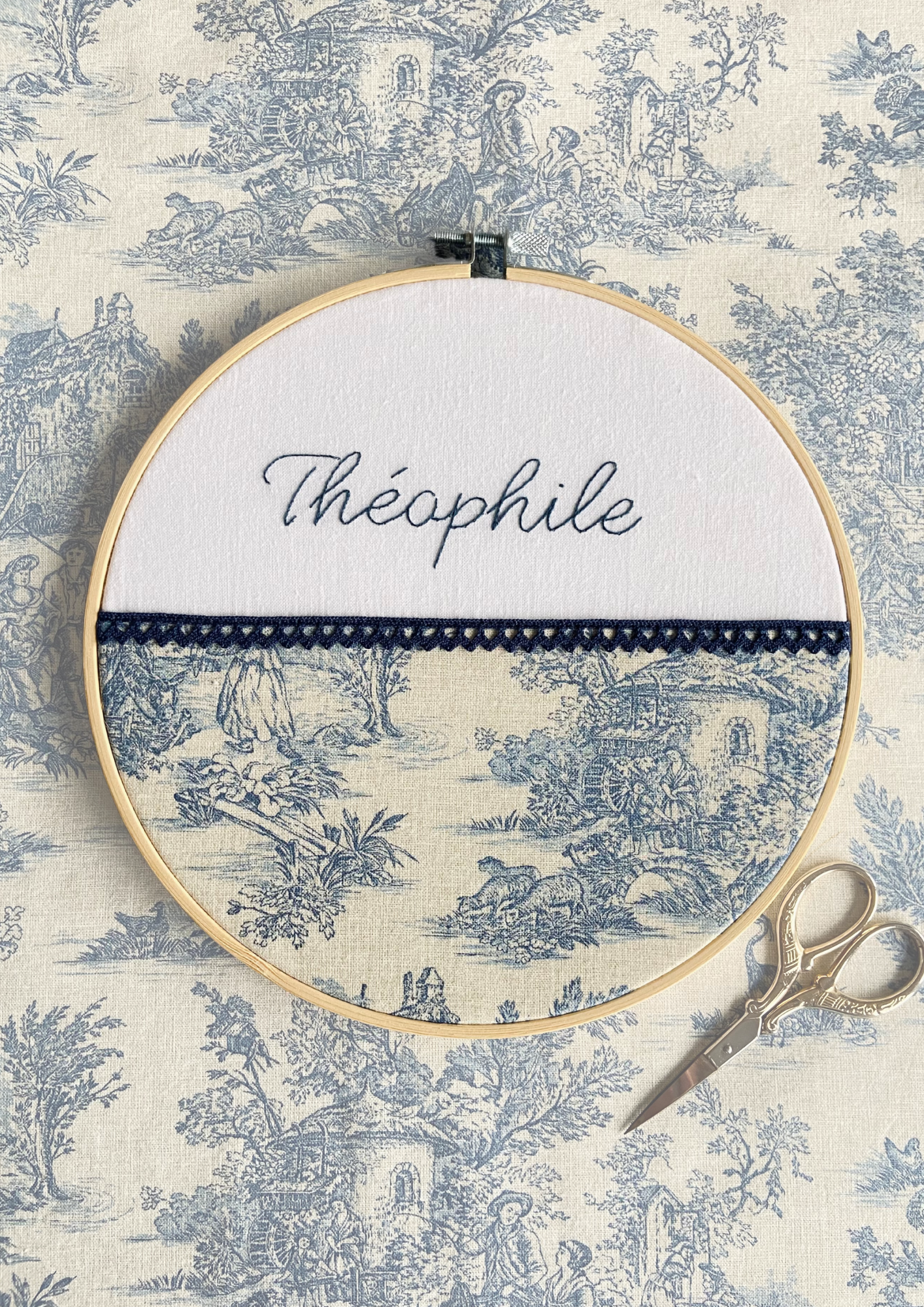 L’Élégant, broderie naissance