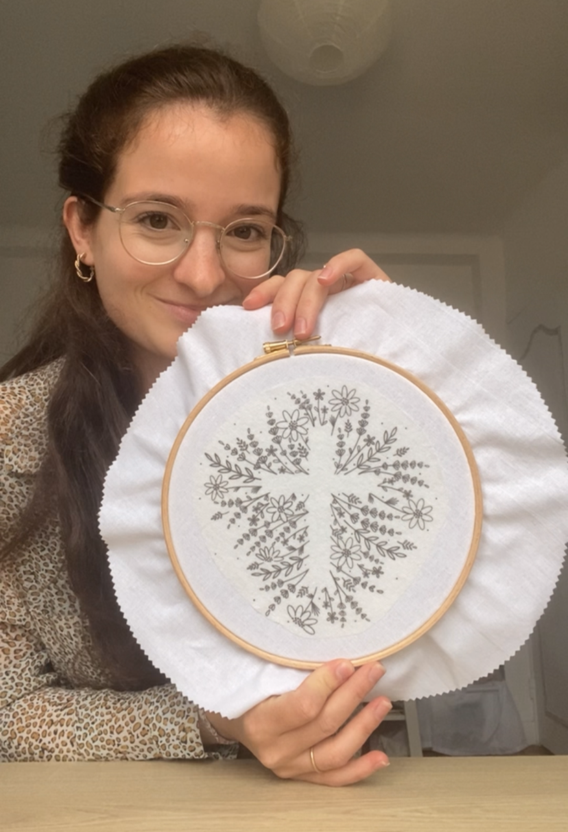 Kit de broderie - La Croix Printanière