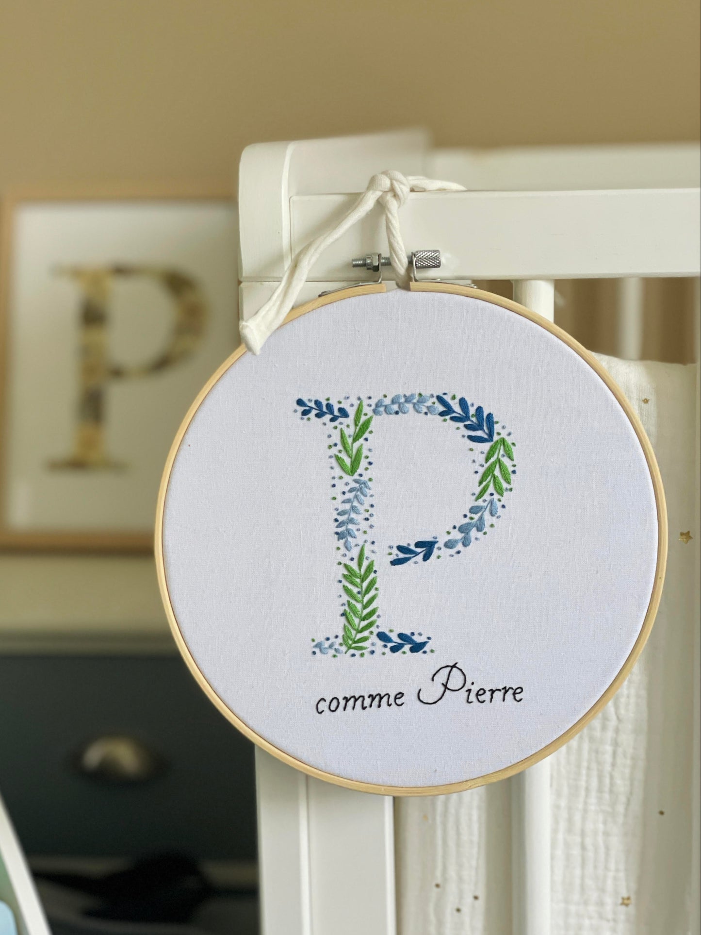 L’initiale, broderie naissance