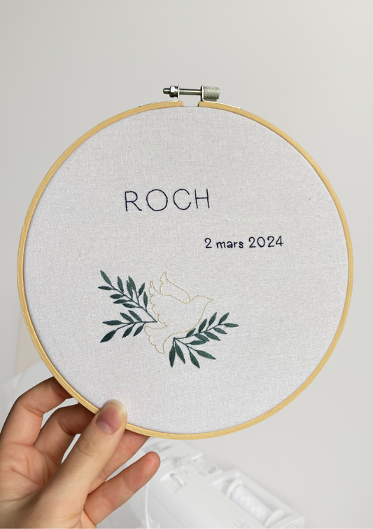 Le Classique, broderie naissance